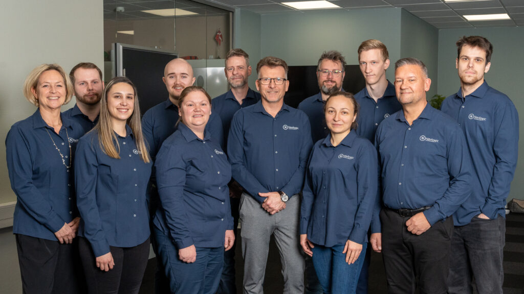 Billede af team NaviLogic som står klar til at hjælpe